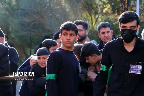 جلوه‌هایی از حضور نوجوانان و جوانان در مراسم وداع با لاله‌های فاطمی