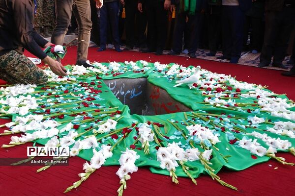 جلوه‌هایی از حضور نوجوانان و جوانان در مراسم وداع با لاله‌های فاطمی