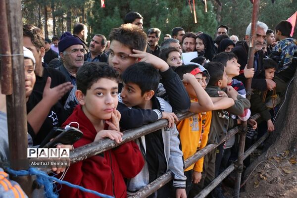 جلوه‌هایی از حضور نوجوانان و جوانان در مراسم وداع با لاله‌های فاطمی