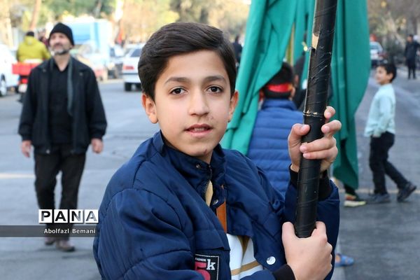 جلوه‌هایی از حضور نوجوانان و جوانان در مراسم وداع با لاله‌های فاطمی