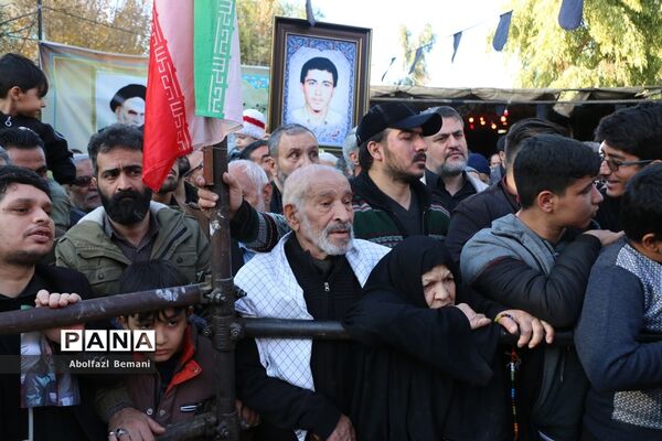 جلوه‌هایی از حضور نوجوانان و جوانان در مراسم وداع با لاله‌های فاطمی