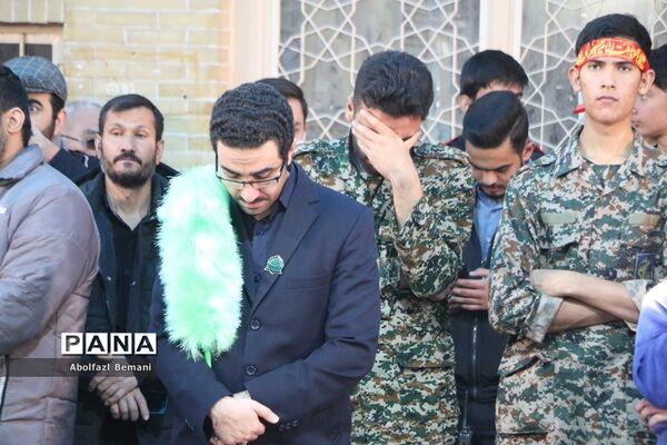 جلوه‌هایی از حضور نوجوانان و جوانان در مراسم وداع با لاله‌های فاطمی