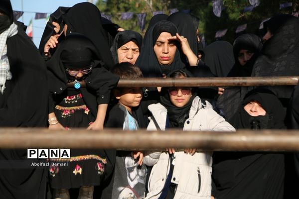 جلوه‌هایی از حضور نوجوانان و جوانان در مراسم وداع با لاله‌های فاطمی