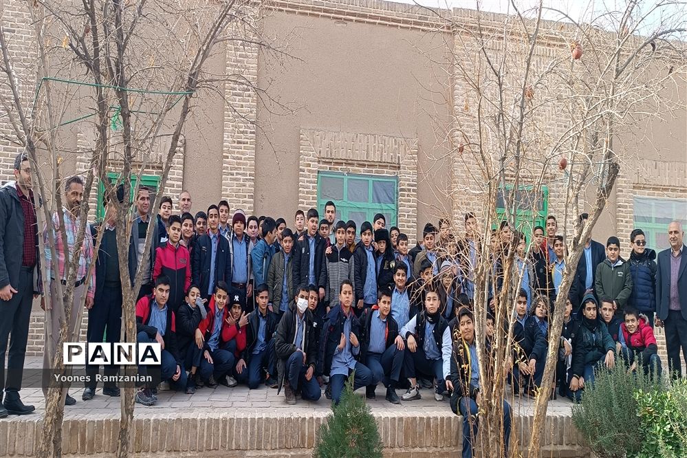 بازدید دانش‌آموزان مدرسه زنده یاد زرتاش ( مرتضوی) خلیل آباد از امارت تاریخی وزیر پناه