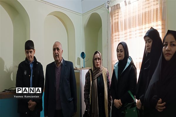 بازدید دانش‌آموزان مدرسه زنده یاد زرتاش ( مرتضوی) خلیل آباد از امارت تاریخی وزیر پناه
