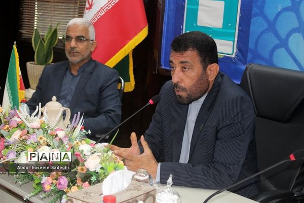 جلسه هم اندیشی مدیرکل آموزش و پرورش استان بوشهر با روسای ادارات داخلی و کارشناس مسئولان اداره کل