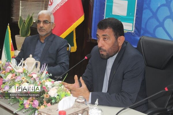 جلسه هم اندیشی مدیرکل آموزش و پرورش استان بوشهر با روسای ادارات داخلی و کارشناس مسئولان اداره کل
