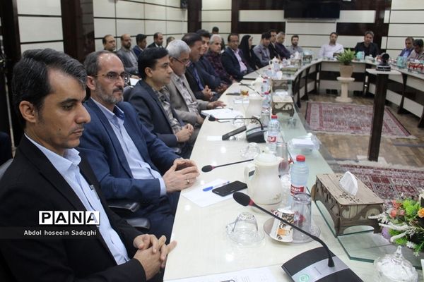 جلسه هم اندیشی مدیرکل آموزش و پرورش استان بوشهر با روسای ادارات داخلی و کارشناس مسئولان اداره کل