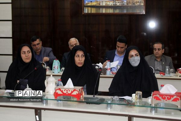 جلسه هم اندیشی مدیرکل آموزش و پرورش استان بوشهر با روسای ادارات داخلی و کارشناس مسئولان اداره کل