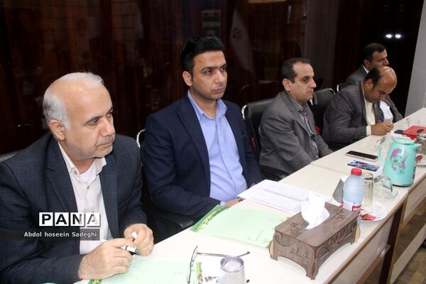 جلسه هم اندیشی مدیرکل آموزش و پرورش استان بوشهر با روسای ادارات داخلی و کارشناس مسئولان اداره کل
