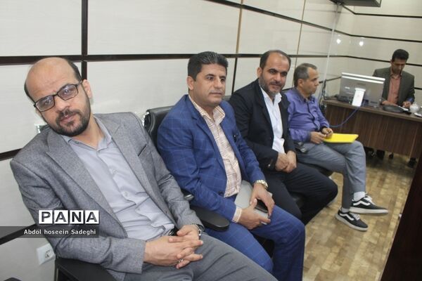 جلسه هم اندیشی مدیرکل آموزش و پرورش استان بوشهر با روسای ادارات داخلی و کارشناس مسئولان اداره کل