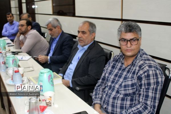 جلسه هم اندیشی مدیرکل آموزش و پرورش استان بوشهر با روسای ادارات داخلی و کارشناس مسئولان اداره کل