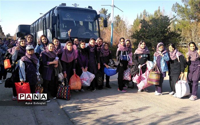 اردوی شبانه‌روزی دانش‌آموزان دبستان معارف۶ ناحیه۳ شیراز در اردوگاه دستغیب/فیلم