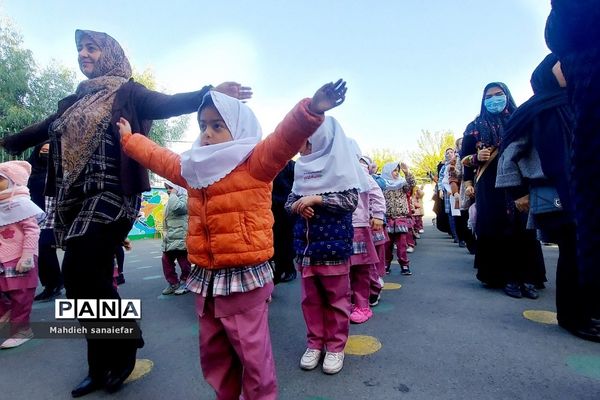 تدریس خلاقانه نشانه «ز» و «ر» در دبستان حکمت نبوی ناحیه دو شهرری