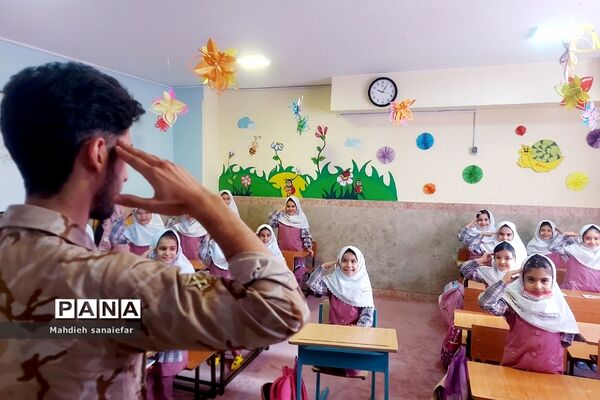 تدریس خلاقانه نشانه «ز» و «ر» در دبستان حکمت نبوی ناحیه دو شهرری
