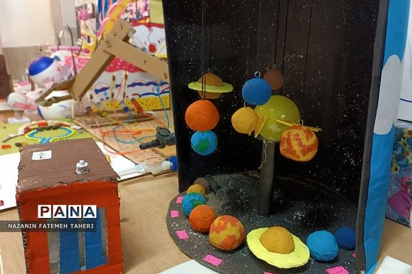 نمایشگاه دست‌سازه‌های علوم تجربی در مدرسه حضرت زینب (س)