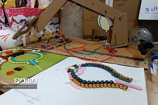 نمایشگاه دست‌سازه‌های علوم تجربی در مدرسه حضرت زینب (س)