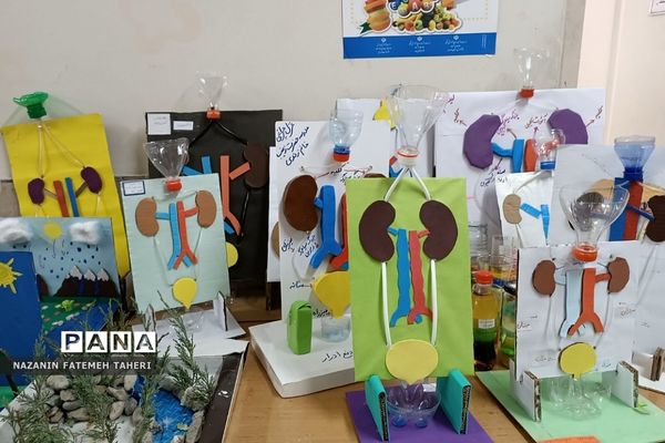 نمایشگاه دست‌سازه‌های علوم تجربی در مدرسه حضرت زینب (س)