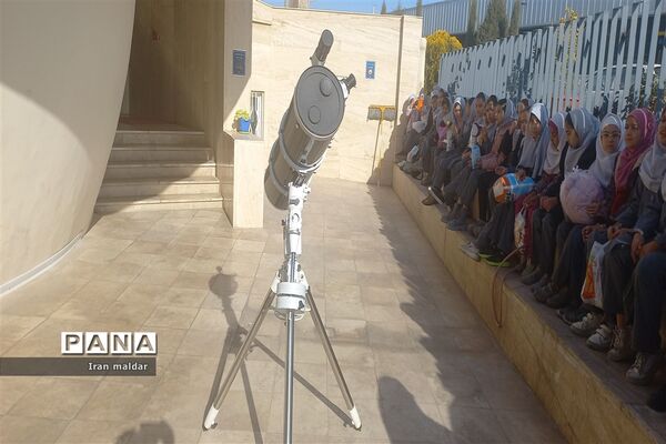 بازدید دانش‌آموزان دبستان لطیفه از انگاریوم دانشگاه فردوسی