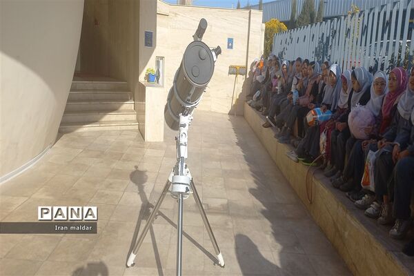 بازدید دانش‌آموزان دبستان لطیفه از انگاریوم دانشگاه فردوسی