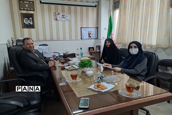 تقدیر از مدارس فعال در جذب تشکیلات پیشتازان منطقه ۱۰