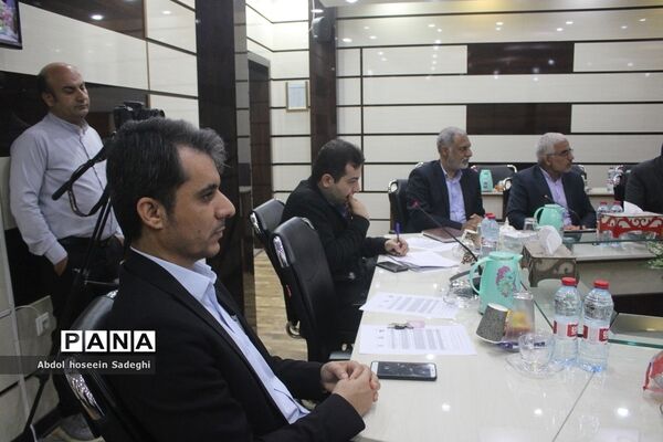 نشست تبیین برنامه‌ها و سیاست‌های صندوق ذخیره فرهنگیان در بوشهر