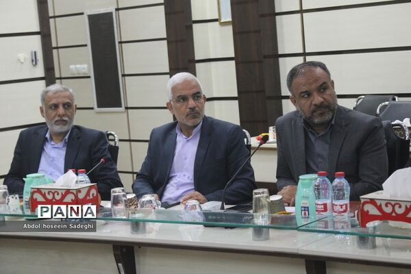 نشست تبیین برنامه‌ها و سیاست‌های صندوق ذخیره فرهنگیان در بوشهر