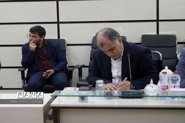 نشست تبیین برنامه‌ها و سیاست‌های صندوق ذخیره فرهنگیان در بوشهر