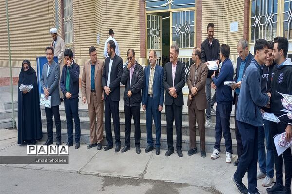 تجلیل از برترین‌های آموزشی و ورزشی دبیرستان نمونه آیت الله خامنه‌ای کاشمر