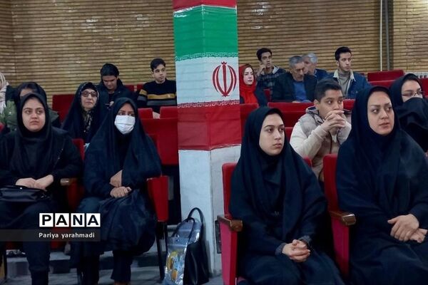 تقدیر از افتخار آفرینان کنکور سراسری و منتخب کشوری جشنواره نوجوان خوارزمی در ورامین