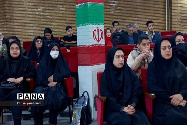 تقدیر از افتخار آفرینان کنکور سراسری و منتخب کشوری جشنواره نوجوان خوارزمی در ورامین