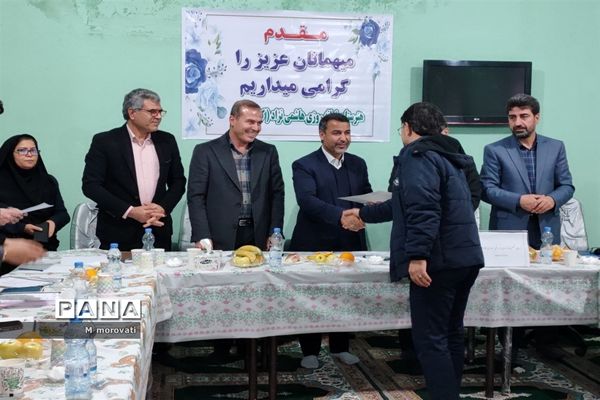 بازدید از کاشت قارچ و  گلخانه کاشت و پرورش خیار در هنرستان کشاورزی هاشمی نژاد شهر آشخانه