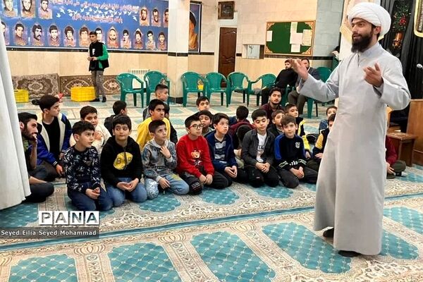 برگزاری کلاس‌های تربیتی برای دانش‌آموزان منتخب در پایگاه بسیج شهید باقری