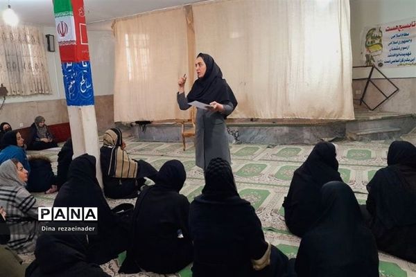 برگزاری جلسه انجمن‌ اولیا و مشاور خانواده در مدرسه شهدای‌ هسته‌ای ‌قرچک