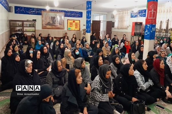 برگزاری جلسه انجمن‌ اولیا و مشاور خانواده در مدرسه شهدای‌ هسته‌ای ‌قرچک