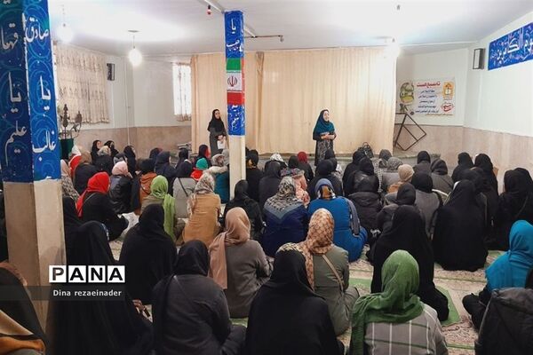 برگزاری جلسه انجمن‌ اولیا و مشاور خانواده در مدرسه شهدای‌ هسته‌ای ‌قرچک