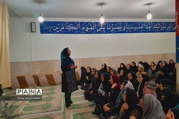 برگزاری جلسه انجمن‌ اولیا و مشاور خانواده در مدرسه شهدای‌ هسته‌ای ‌قرچک