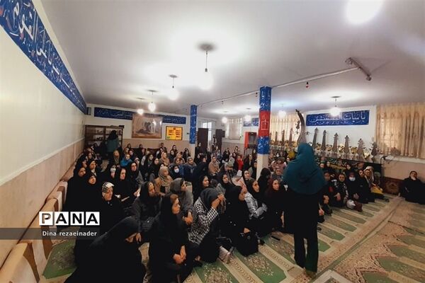 برگزاری جلسه انجمن‌ اولیا و مشاور خانواده در مدرسه شهدای‌ هسته‌ای ‌قرچک