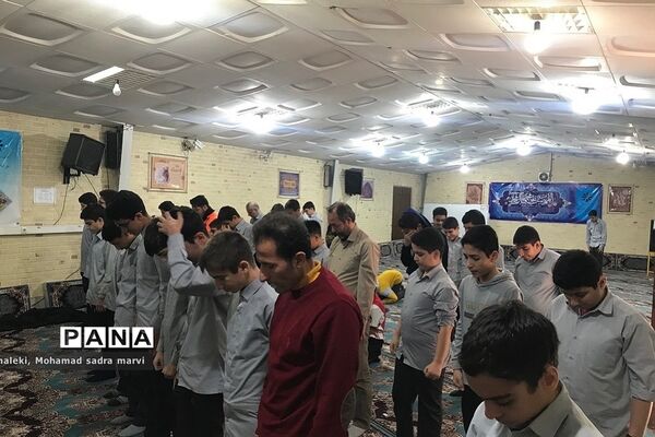 حضور پرشور دانش‌آموزان در نماز جماعت مدارس ناحیه 2 شهرری
