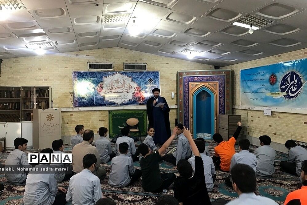 حضور پرشور دانش‌آموزان در نماز جماعت مدارس ناحیه 2 شهرری