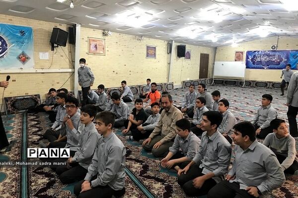 حضور پرشور دانش‌آموزان در نماز جماعت مدارس ناحیه 2 شهرری