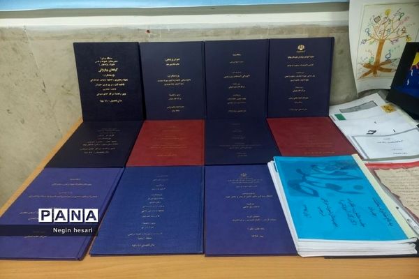 نمایشگاه دست‌سازه با وسایل دورریختنی در آموزشگاه ملوک زندی شهرستان پیشوا