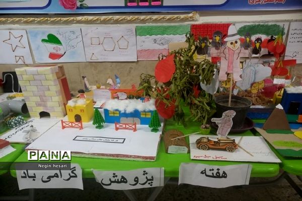 نمایشگاه دست‌سازه با وسایل دورریختنی در آموزشگاه ملوک زندی شهرستان پیشوا