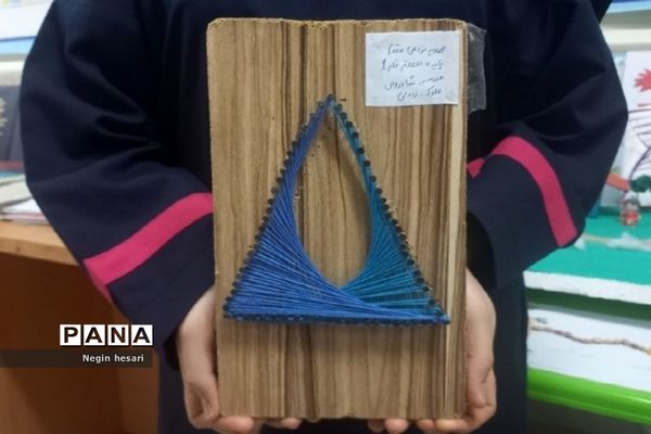 نمایشگاه دست‌سازه با وسایل دورریختنی در آموزشگاه ملوک زندی شهرستان پیشوا