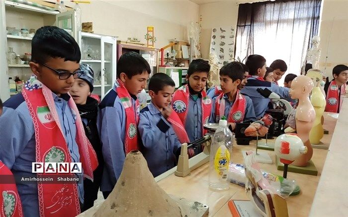 ایجاد آزمایشگاه در مدارس فرصت بیشتر تحقیق علمی ،پژوهشی به دانش آموزان می دهد