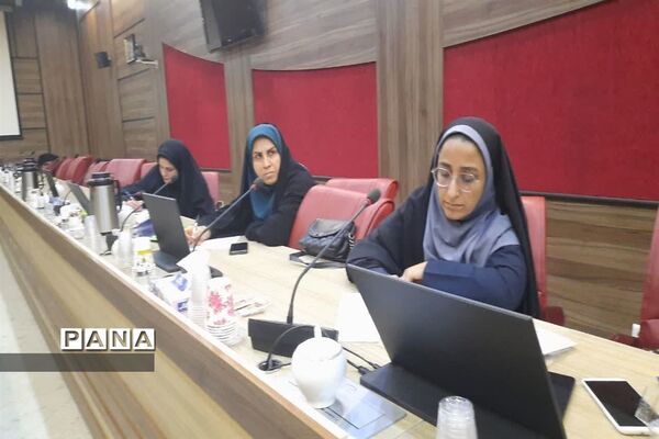نشست تخصصی دبیرخانه استانی گروه آموزشی درس تفکر و سبک زندگی شهرستان های تهران