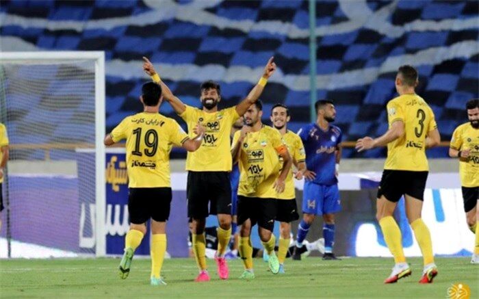 ‌فدراسیون‌ برای لاپوشانی‌ تخلفات استقلال، از سپاهان و پرسپولیس امتیاز کسر کرد