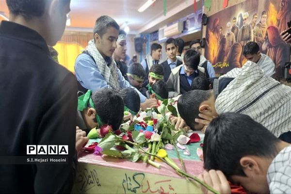 جلوه هایی از ارادت دانش‌آموزان مدارس قم به اهل بیت(ع) و شهدا-1
