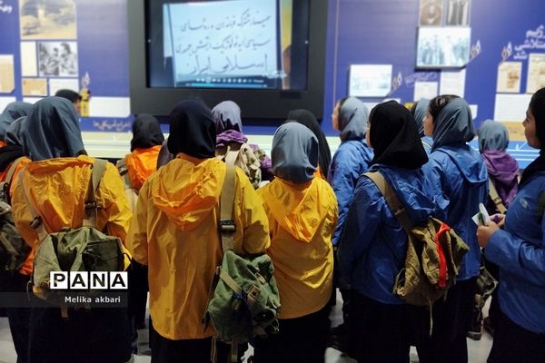 بازدید دانش‌آموزان ناحیه دو شهرری از باغ کتاب تهران