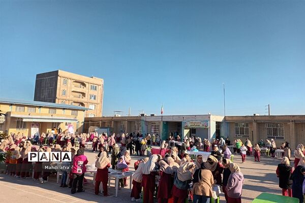 بازارچه همدلی در دبستان آزاده بهبهان